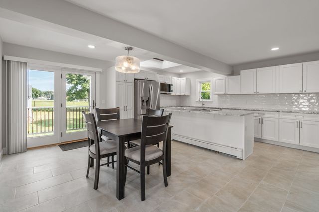31 Leary St, Wayland, MA 01778