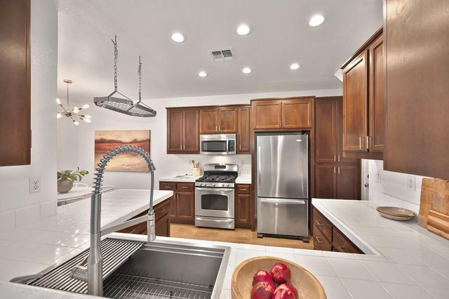 817 Sinter Ln, West Sacramento, CA 95691