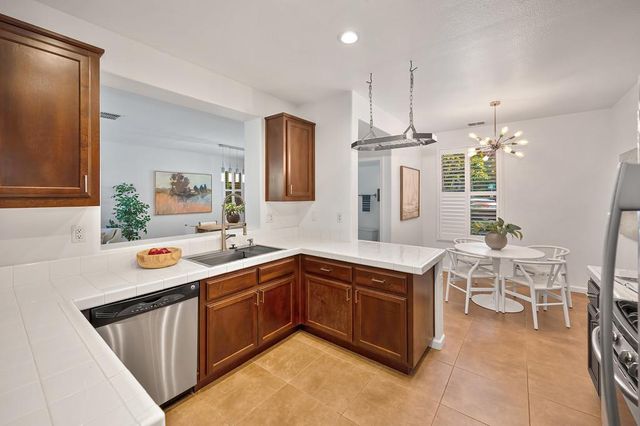817 Sinter Ln, West Sacramento, CA 95691