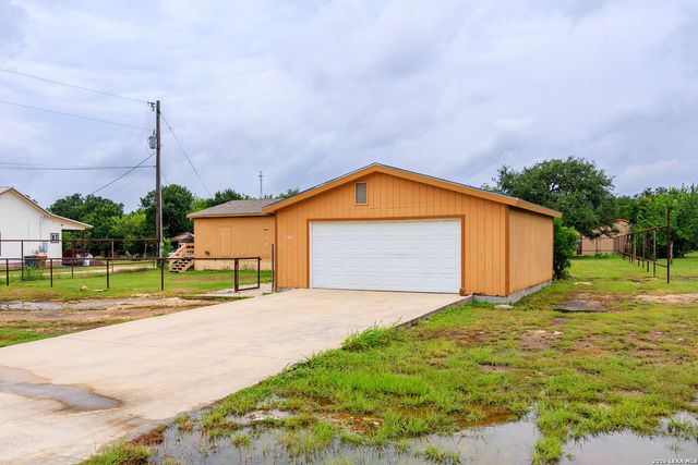 5004 Apache Moon, Spring Branch, TX 78070