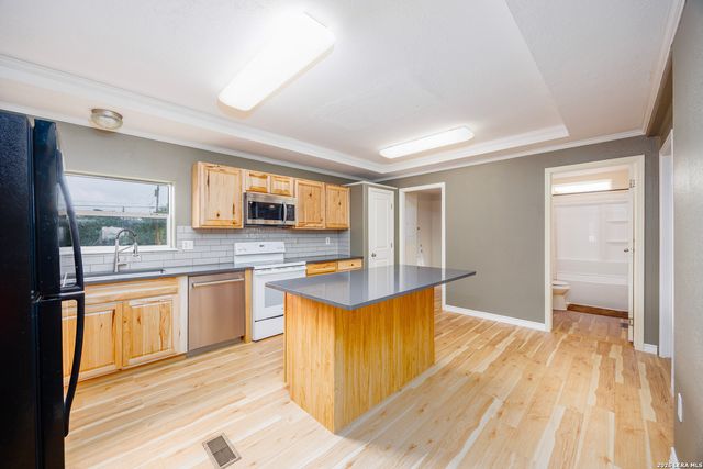 5004 Apache Moon, Spring Branch, TX 78070
