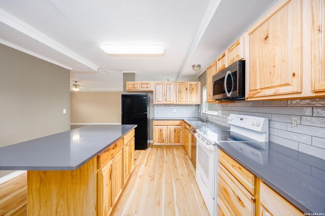 5004 Apache Moon, Spring Branch, TX 78070