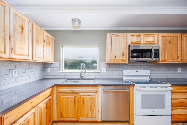 5004 Apache Moon, Spring Branch, TX 78070
