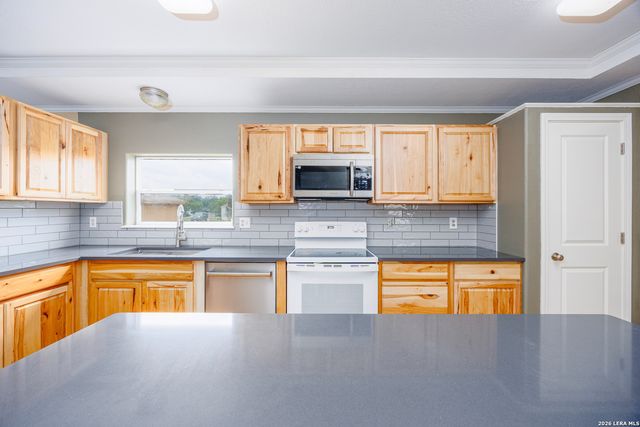 5004 Apache Moon, Spring Branch, TX 78070