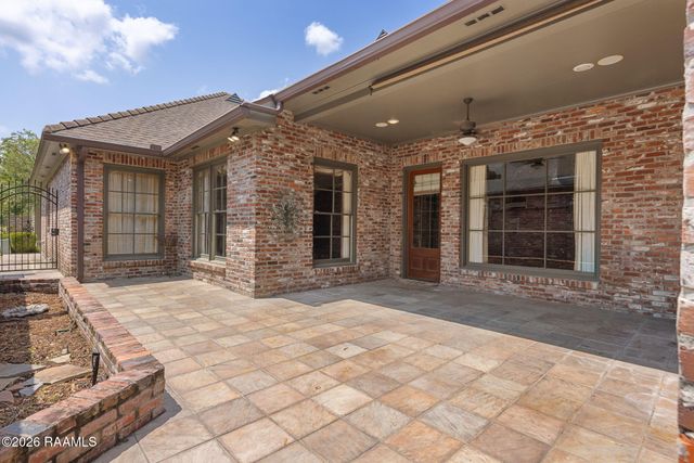 127 Woodsboro Drive, Lafayette, LA 70508