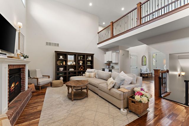 1040 Kilarney Road, Chesterton, IN 46304