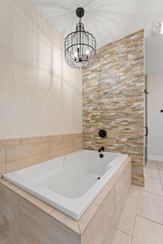 1040 Kilarney Road, Chesterton, IN 46304