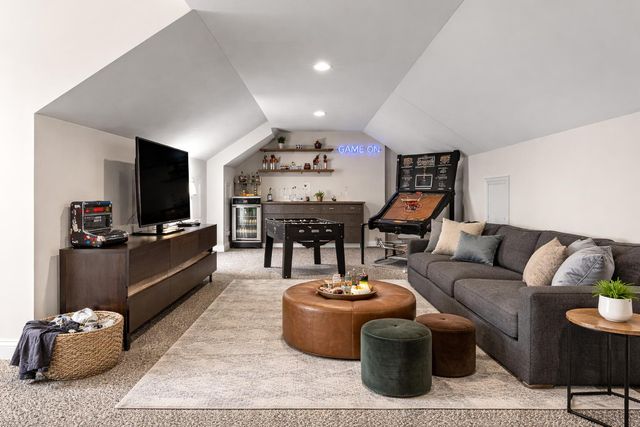 1040 Kilarney Road, Chesterton, IN 46304