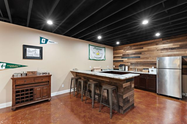 1040 Kilarney Road, Chesterton, IN 46304