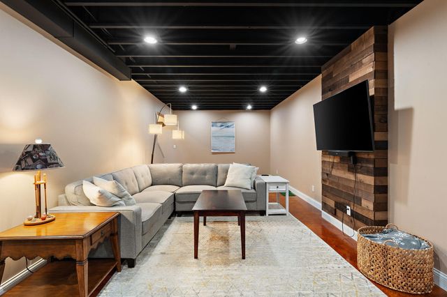 1040 Kilarney Road, Chesterton, IN 46304