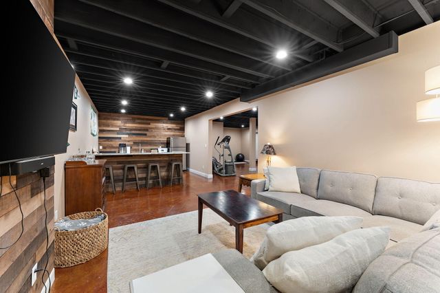 1040 Kilarney Road, Chesterton, IN 46304