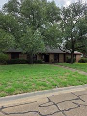 1115 Green River Trail, Cleburne, TX 76033