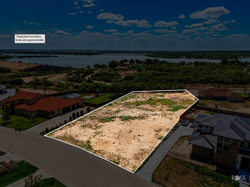 Image 3 of property listing at 1737 Overhill Dr # 27, San Angelo, TX 76904