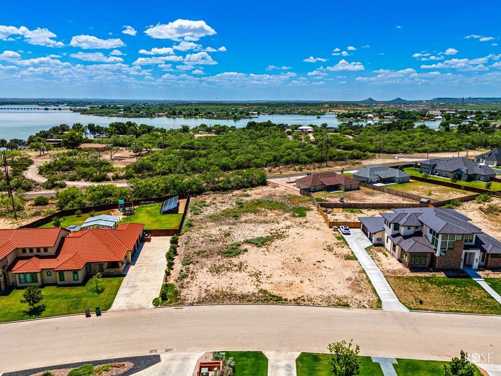 Image 5 of property listing at 1737 Overhill Dr # 27, San Angelo, TX 76904