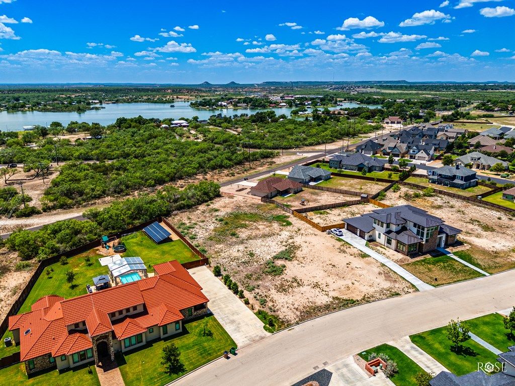 Image 7 of property listing at 1737 Overhill Dr # 27, San Angelo, TX 76904