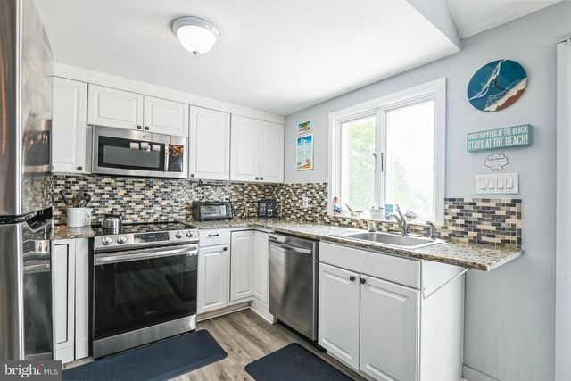 3 W 12 ST, Barnegat Light, NJ 08006