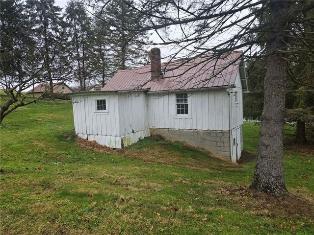 235 Hinchberger Rd, Summit Twp, PA 16002