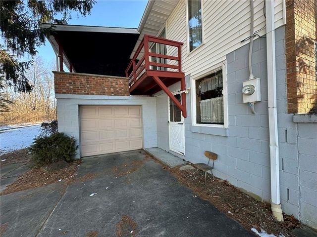 235 Hinchberger Rd, Summit Twp, PA 16002