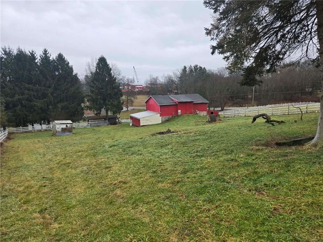 235 Hinchberger Rd, Summit Twp, PA 16002