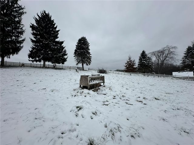 235 Hinchberger Rd, Summit Twp, PA 16002