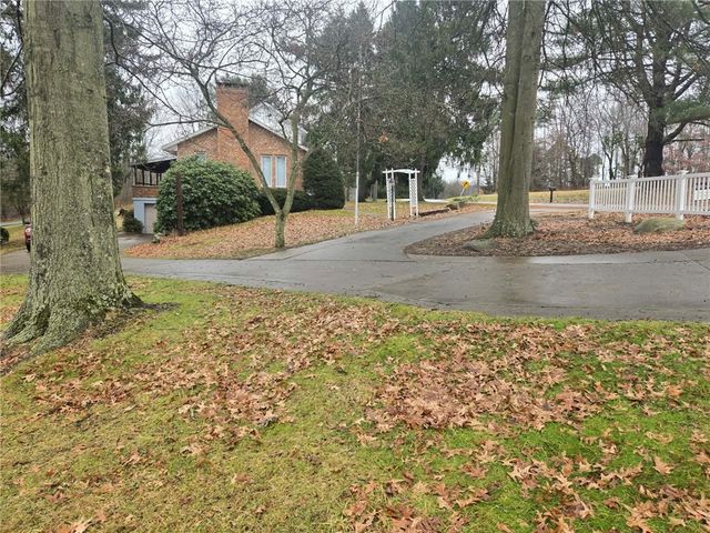 235 Hinchberger Rd, Summit Twp, PA 16002
