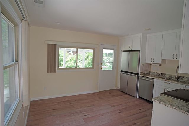 1052 N Maple Road, Ann Arbor, MI 48103