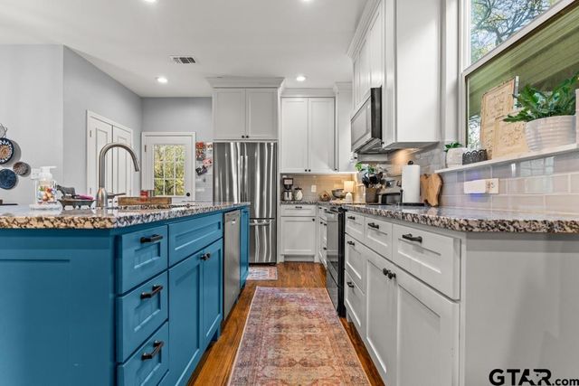 100 Gregg Street, Mt Vernon, TX 75457