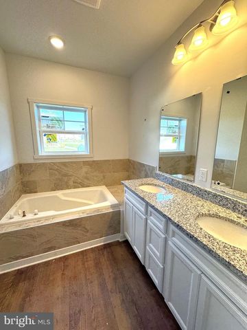 P5 BARRIER REEF DR, Martinsburg, WV 25403