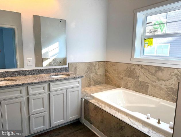 P5 BARRIER REEF DR, Martinsburg, WV 25403