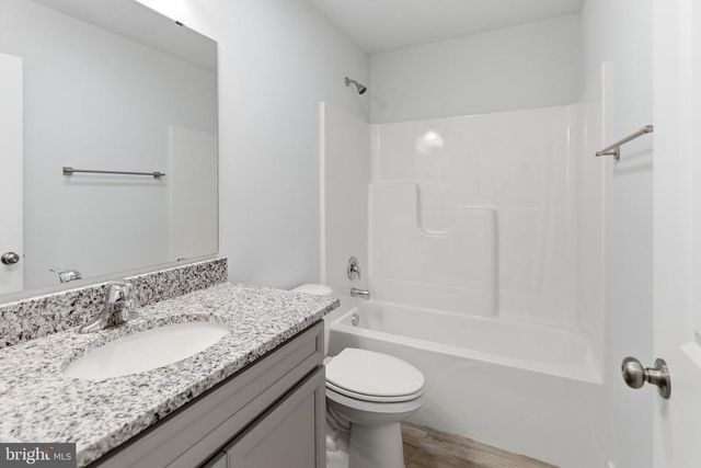 P5 BARRIER REEF DR, Martinsburg, WV 25403