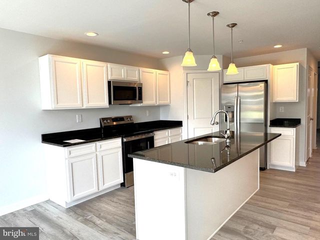 P5 BARRIER REEF DR, Martinsburg, WV 25403
