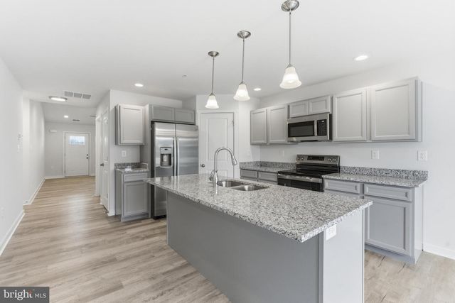 P5 BARRIER REEF DR, Martinsburg, WV 25403