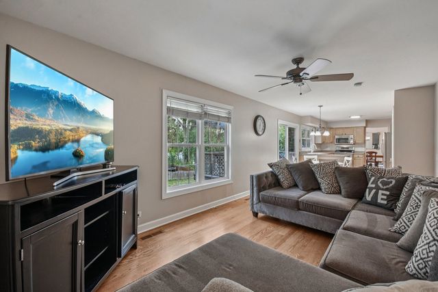 368 Pinoak Drive, Bartlett, IL 60103