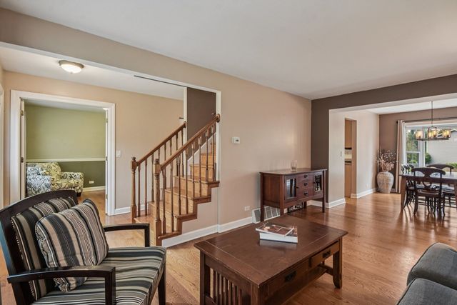 368 Pinoak Drive, Bartlett, IL 60103