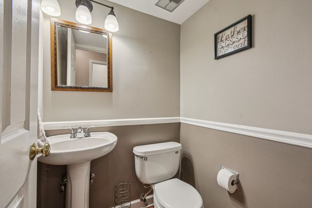 368 Pinoak Drive, Bartlett, IL 60103