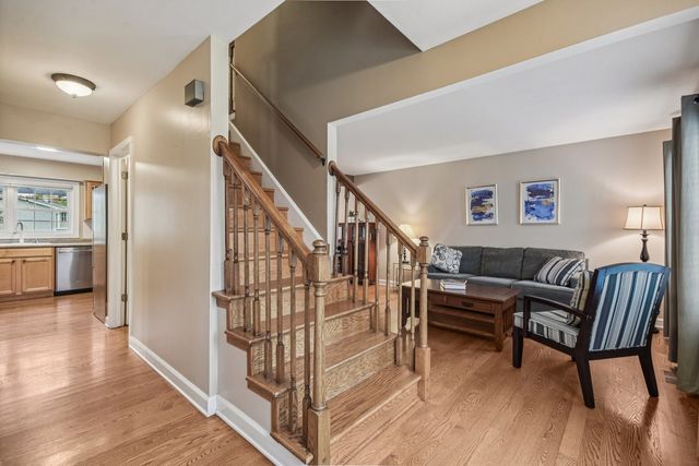 368 Pinoak Drive, Bartlett, IL 60103