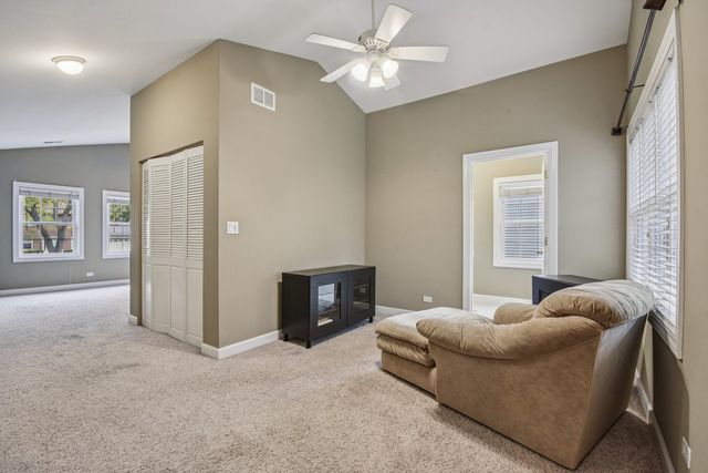 368 Pinoak Drive, Bartlett, IL 60103