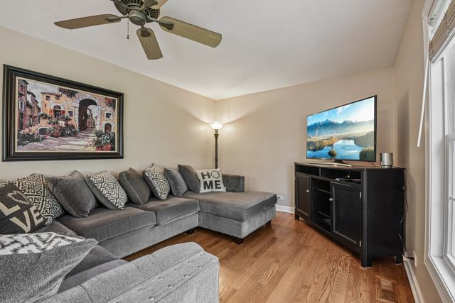 368 Pinoak Drive, Bartlett, IL 60103