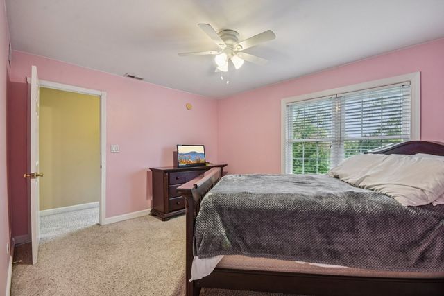 368 Pinoak Drive, Bartlett, IL 60103