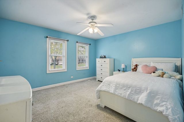 368 Pinoak Drive, Bartlett, IL 60103