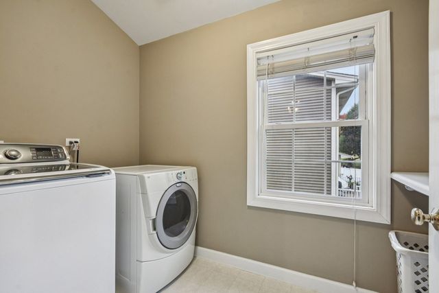 368 Pinoak Drive, Bartlett, IL 60103