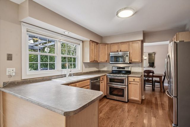 368 Pinoak Drive, Bartlett, IL 60103