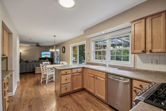 368 Pinoak Drive, Bartlett, IL 60103