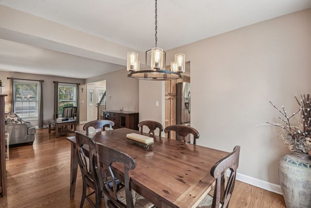 368 Pinoak Drive, Bartlett, IL 60103