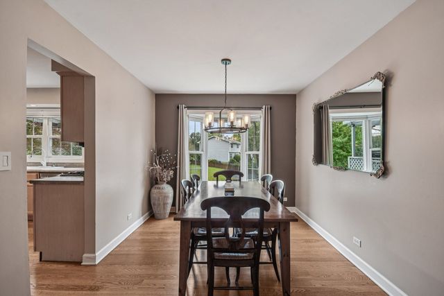 368 Pinoak Drive, Bartlett, IL 60103