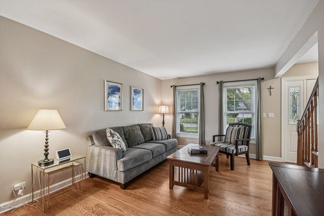 368 Pinoak Drive, Bartlett, IL 60103