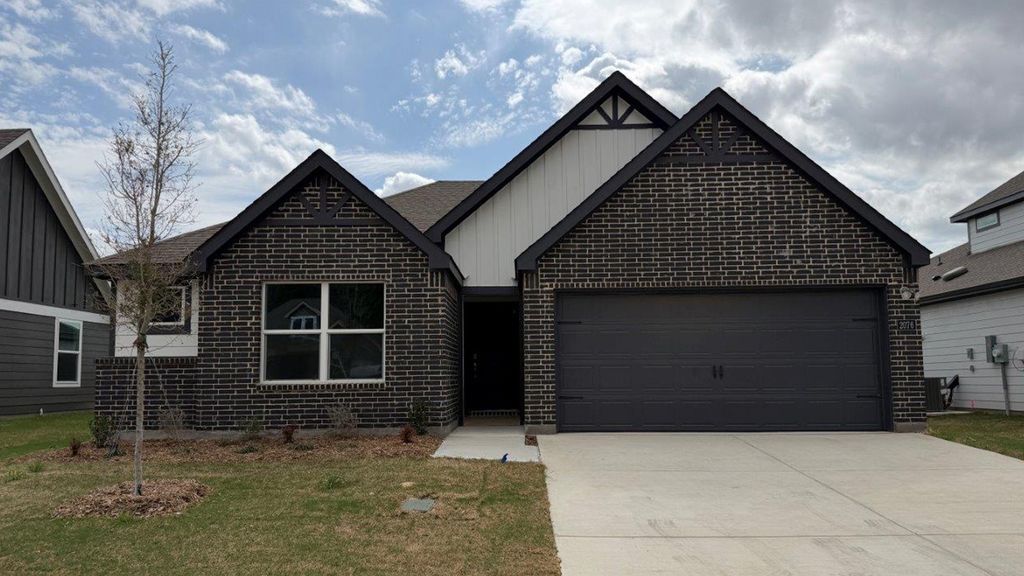 2076 Bobby Ashcraft Drive, Lindale, TX 75771