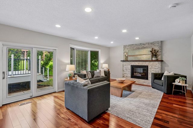 9994 Dunberry Circle, Eden Prairie, MN 55347