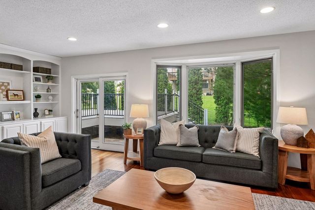 9994 Dunberry Circle, Eden Prairie, MN 55347