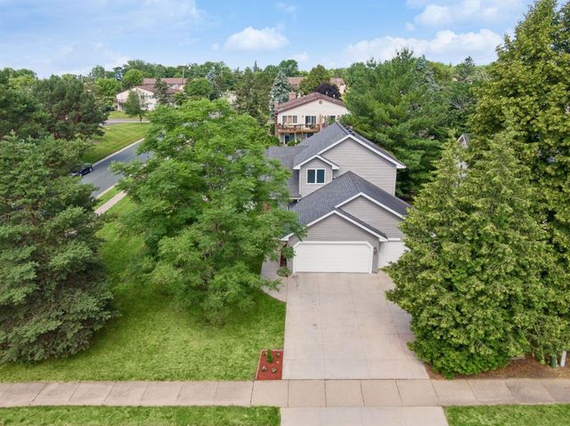 9994 Dunberry Circle, Eden Prairie, MN 55347